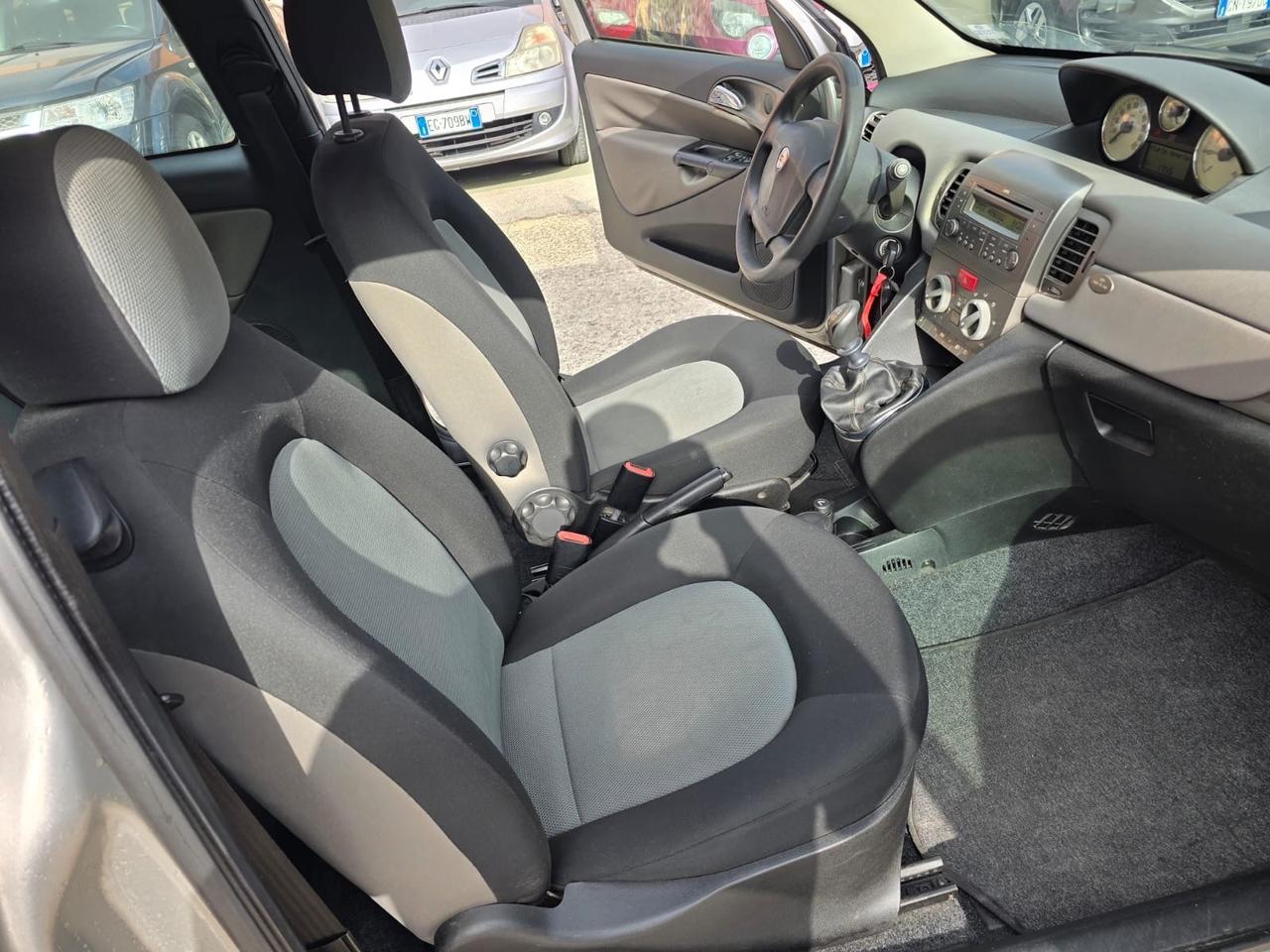 Lancia Ypsilon 1.2 16V Oro