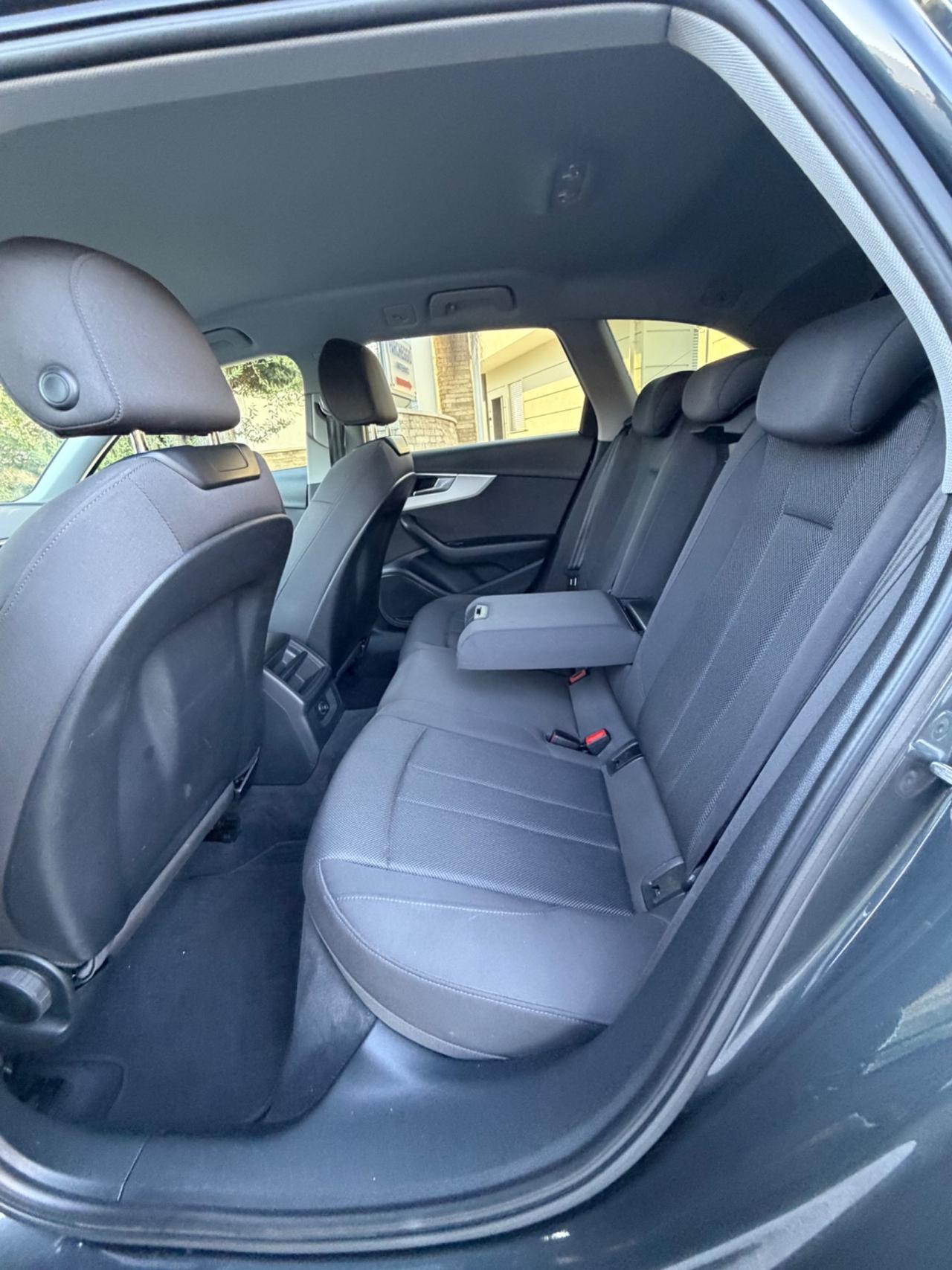 Audi A4 Avant 35 TDI S tronic Business Advanced PDC