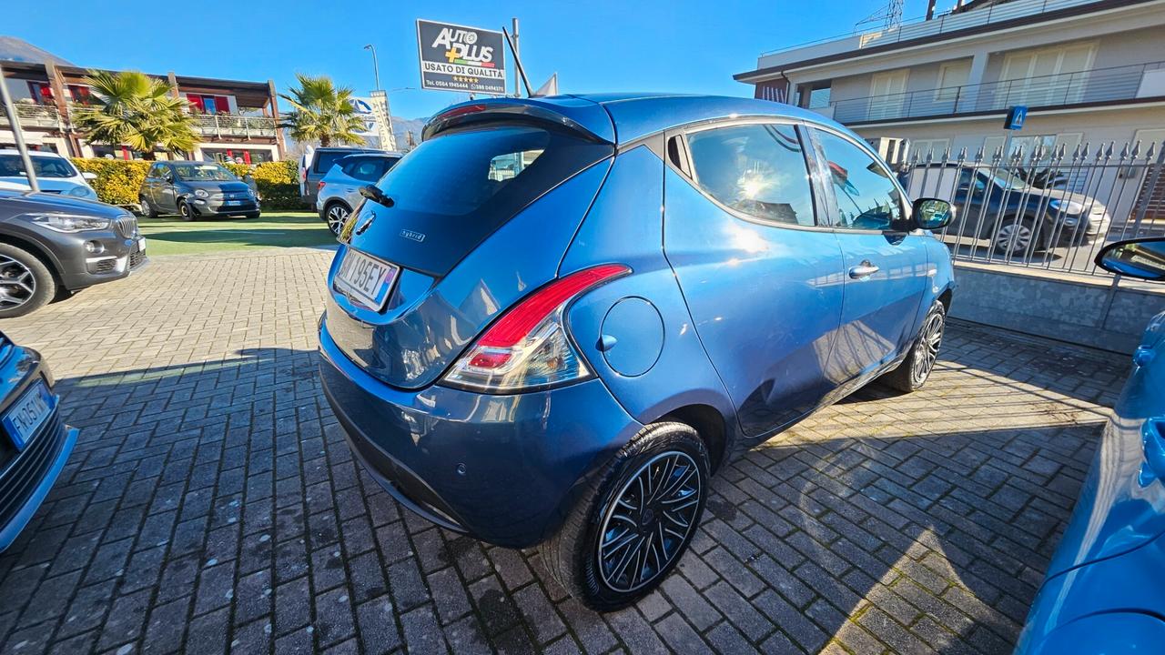 Lancia Ypsilon 1.0 FireFly 5 porte S&S Hybrid Ecochic Gold