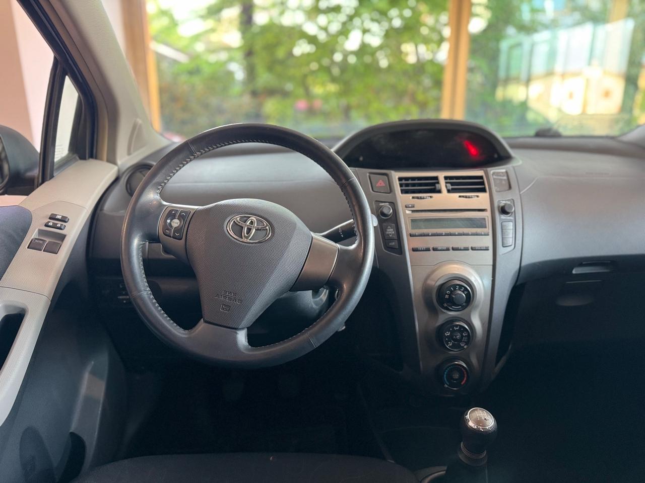 Toyota Yaris 1.0 5 porte Sol