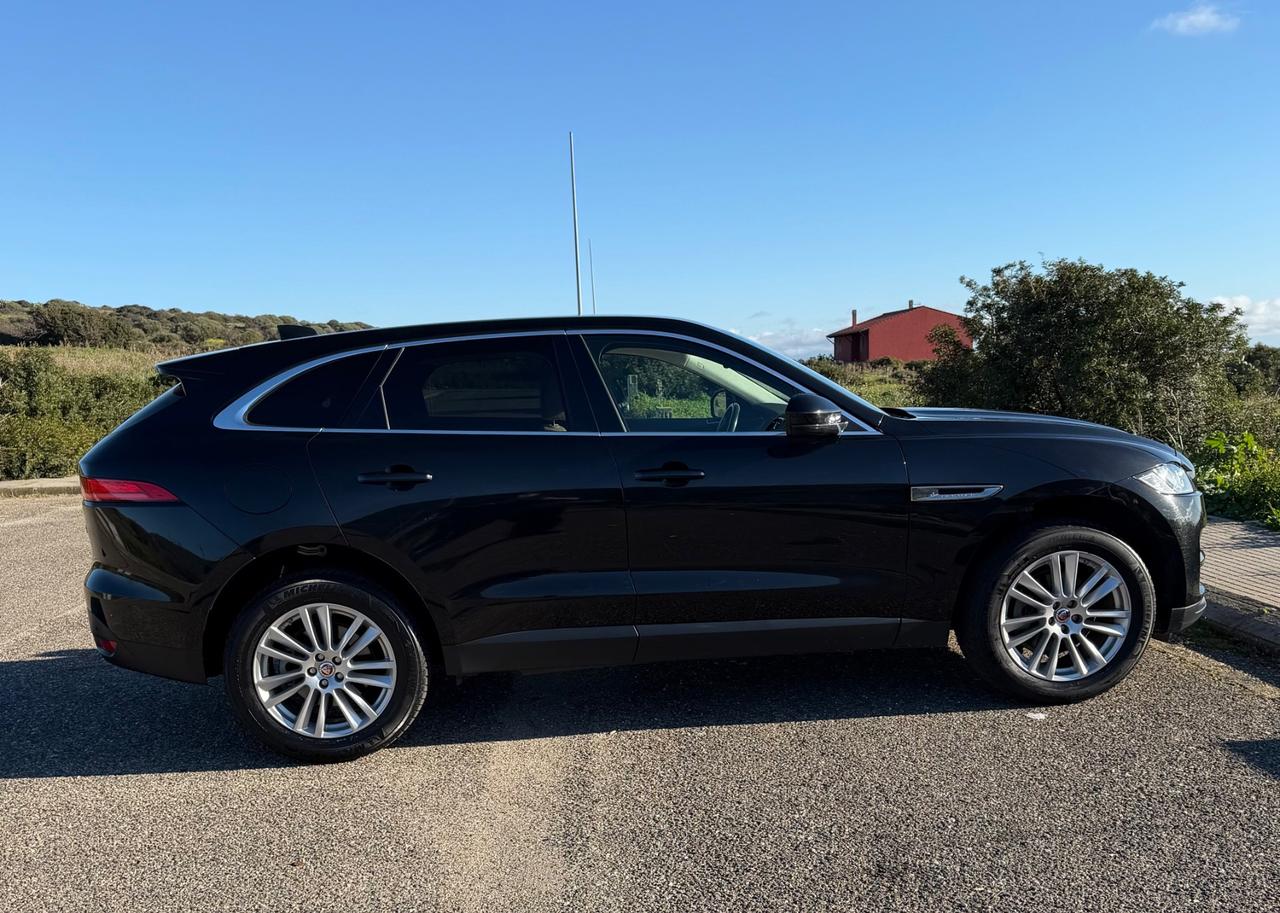 Jaguar F-Pace 2.0 D 180 CV AWD aut. Chequered Flag