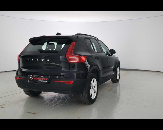 VOLVO XC40 T2 Momentum Core