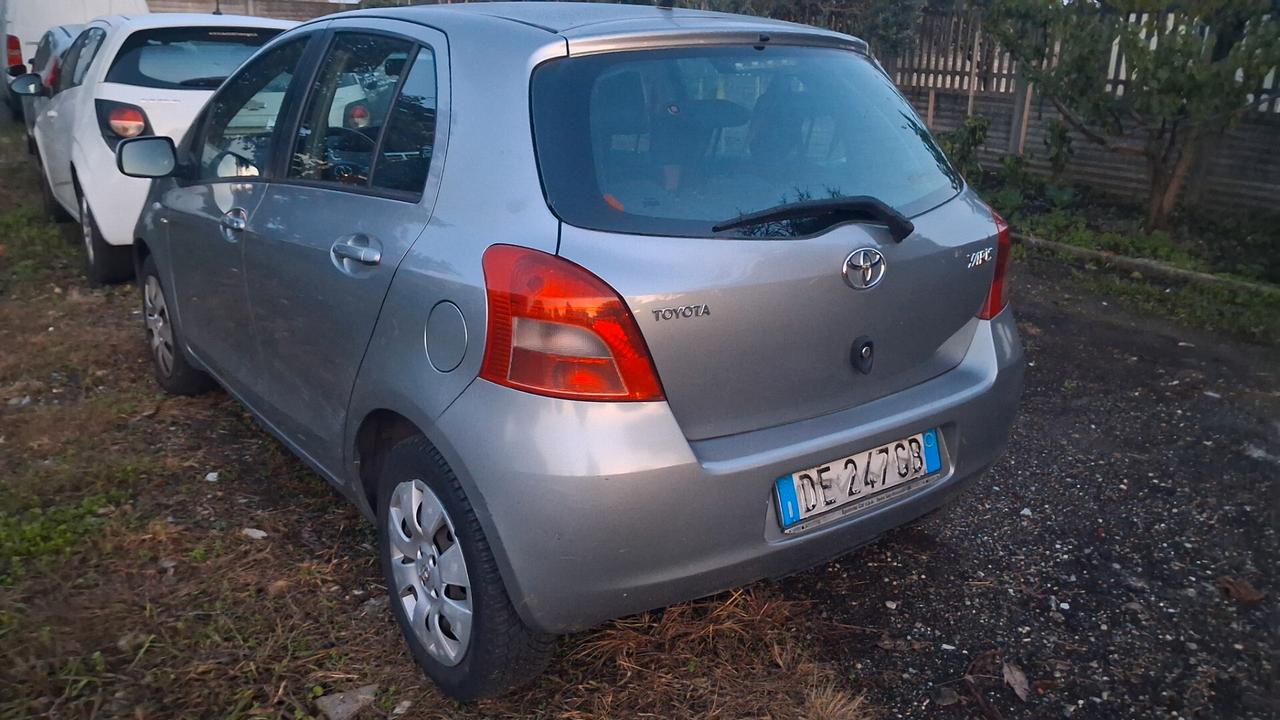 Toyota Yaris 1400 D SOL 90 CV