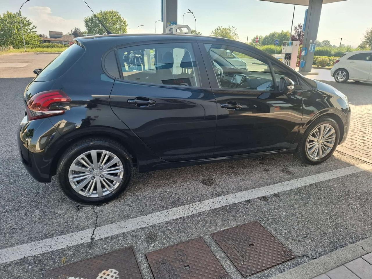 Peugeot 208 PureTech 82 5p. GPL Active