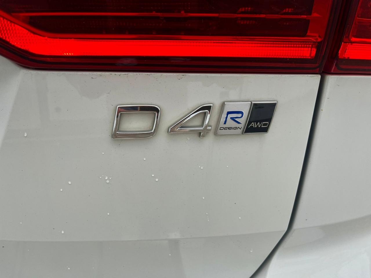 Volvo XC60 2.0d 4x4 R-Design 2018 139.000km perfetta