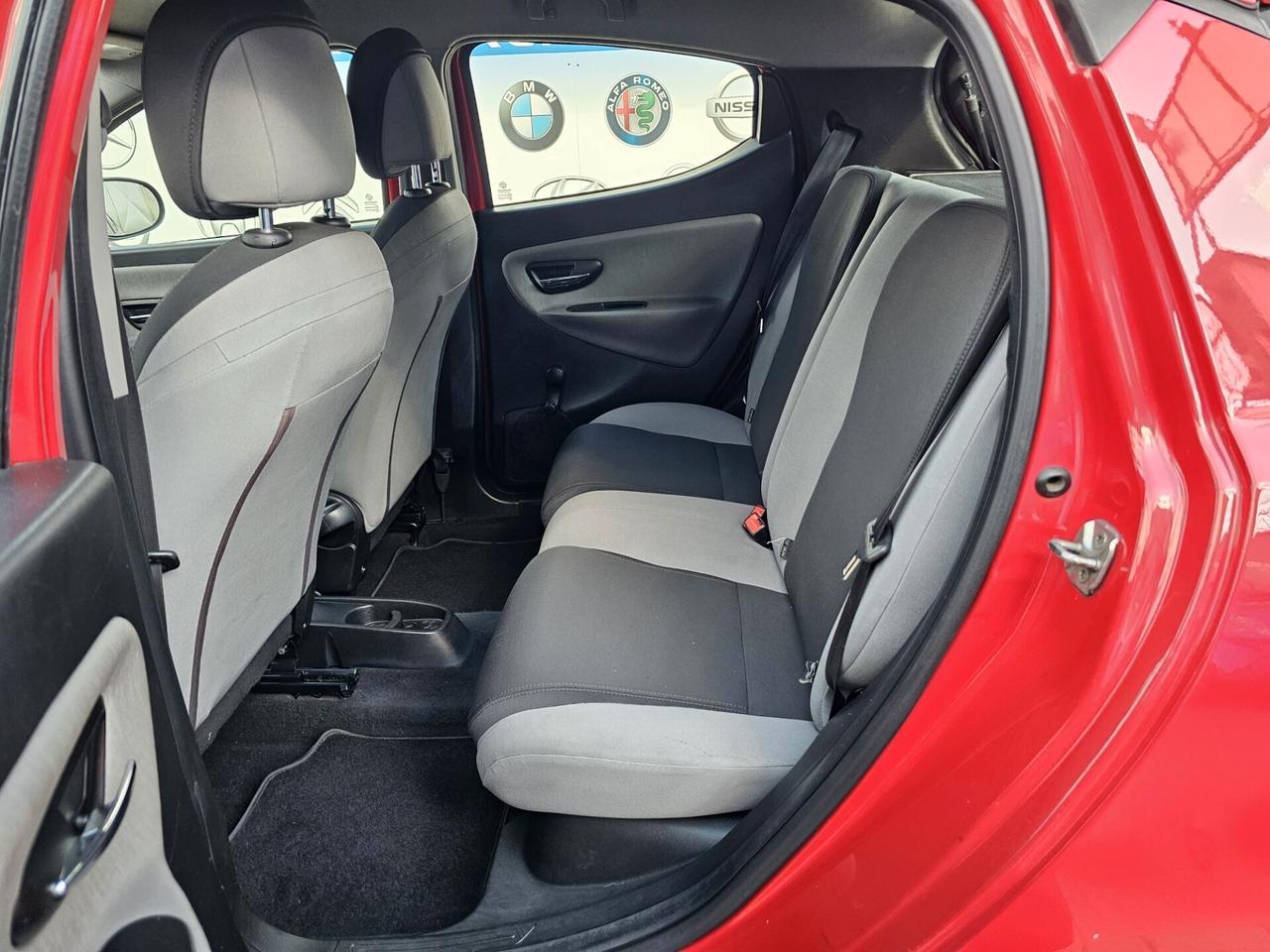 Lancia Ypsilon 1.2 69 CV 5 porte S&S Silver - NeoPatentati