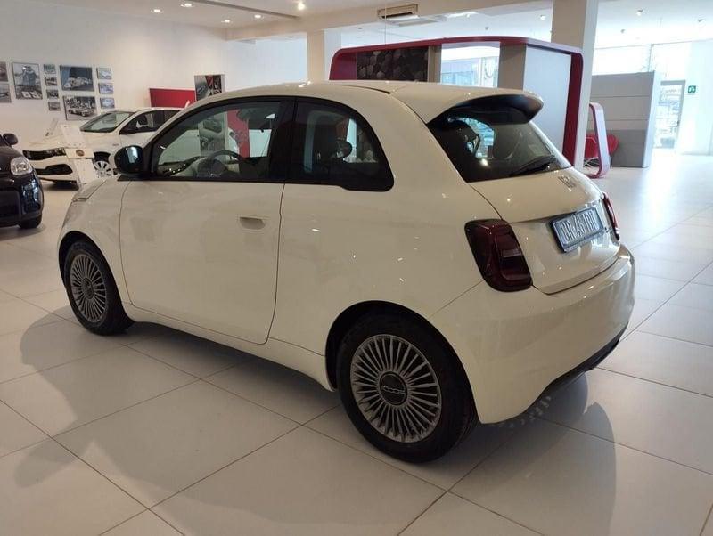 FIAT 500 LA NUOVA Nuova Hatchback My23 La Nuova - 320 Berlina