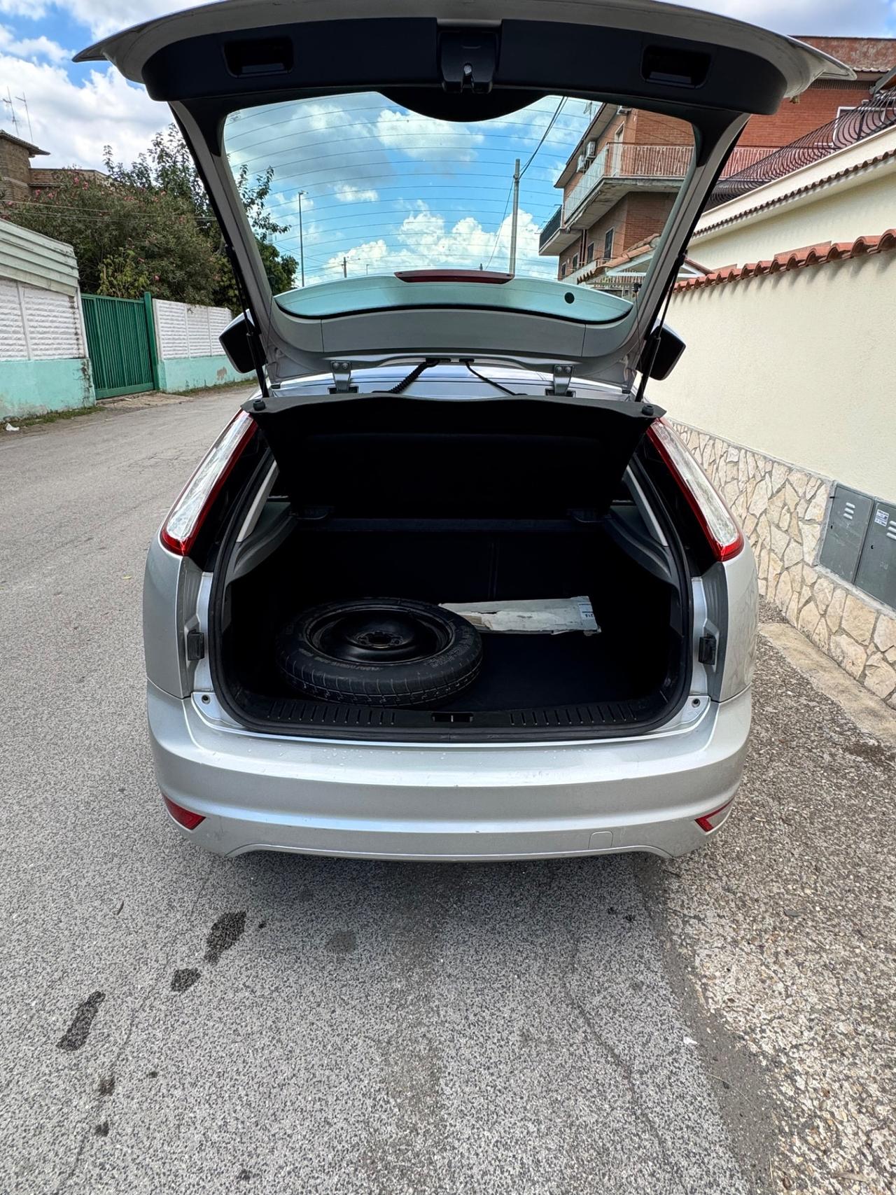 Ford Focus 1.6 (115CV) 5p. Bz.- GPL Titanium