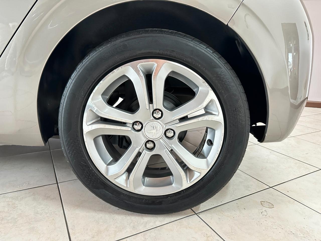 Peugeot 208 1.2 VTi 82 CV 5 porte Allure