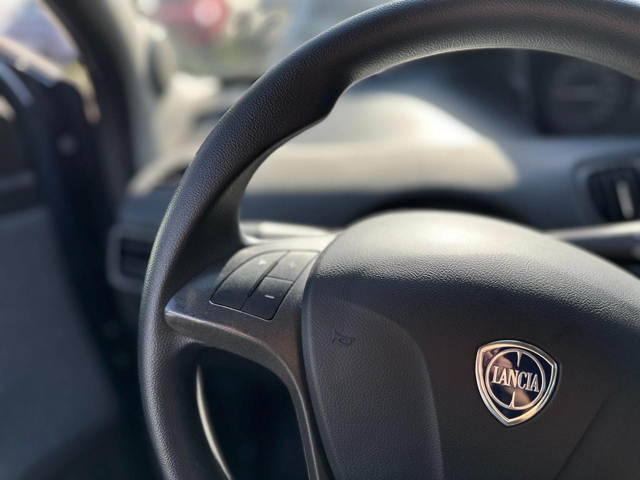 LANCIA Ypsilon III 2021 - Ypsilon 1.0 firefly hybrid Silver s&s 70cv