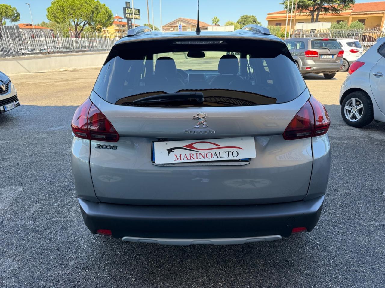 Peugeot 2008 BlueHDi 100 S&S Black Matt
