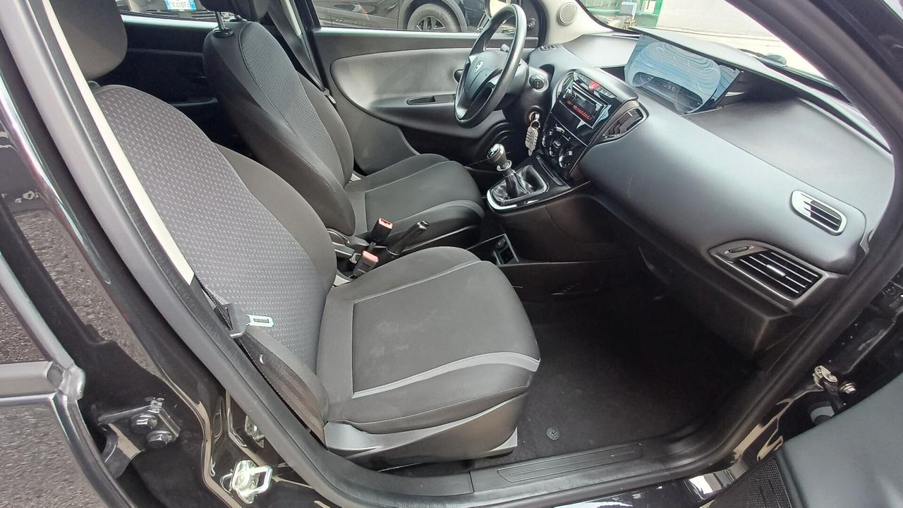 Lancia Ypsilon 1.2 69 CV 5 porte GPL Ecochic Silver OK Neopatentati