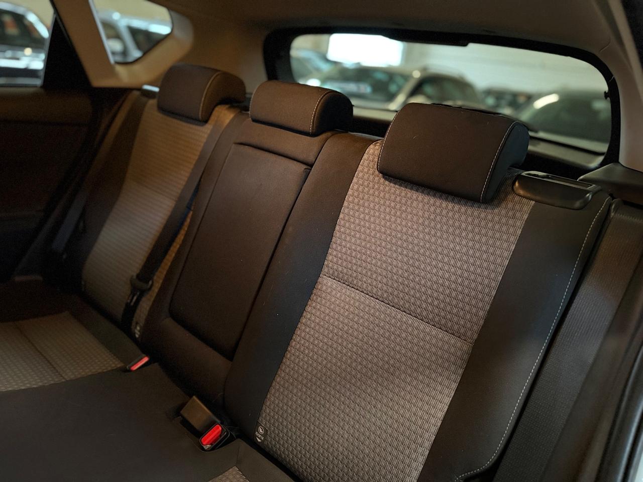 Toyota Auris 1.8 Hybrid Black Edition AUTOMATICA NEOPATENTATI