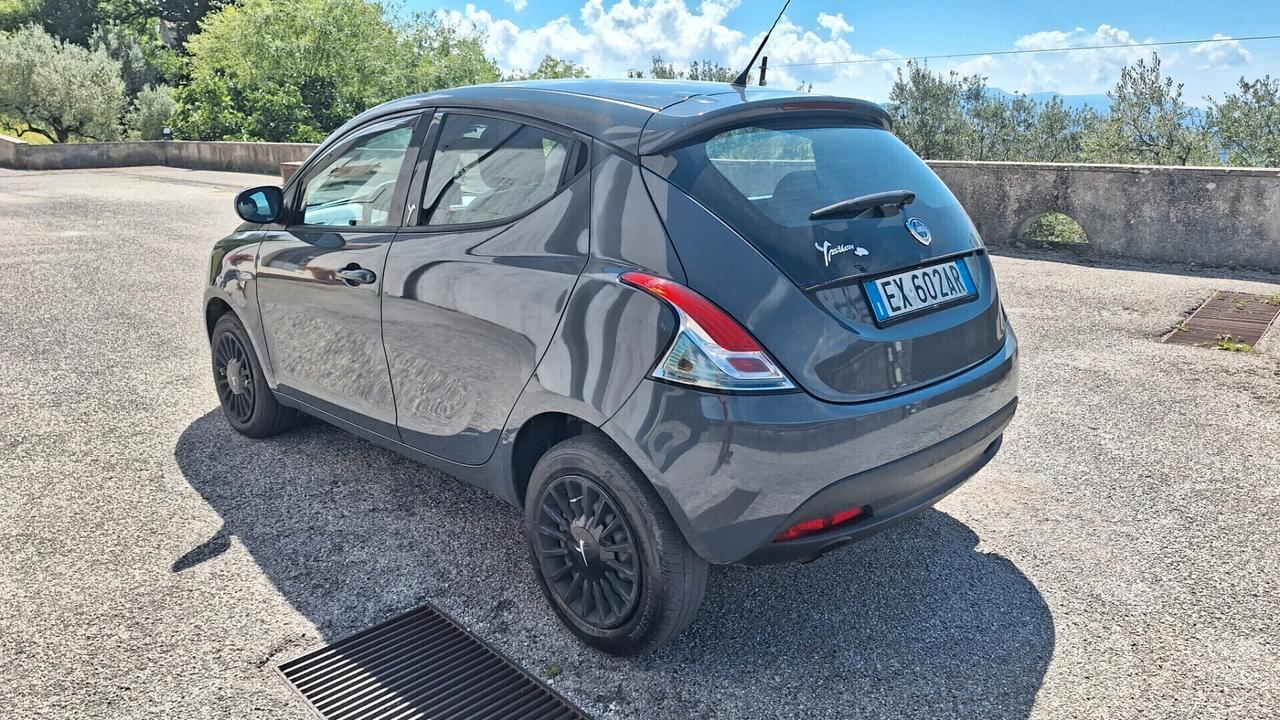 Lancia Ypsilon 0.9 TwinAir 85 CV 5 porte Metano Ecochic Elefantino