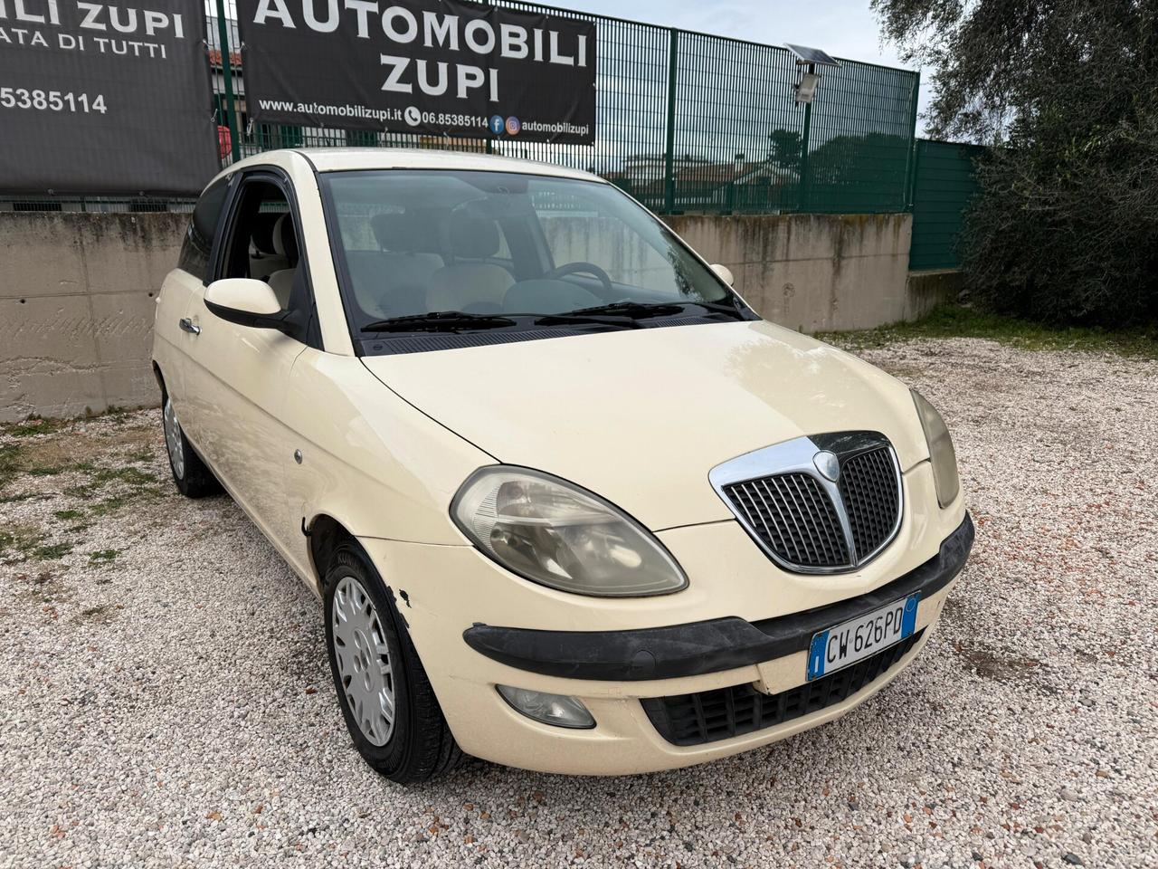 LANCIA YPSILON *ADATTA PER NEOPATENTATI