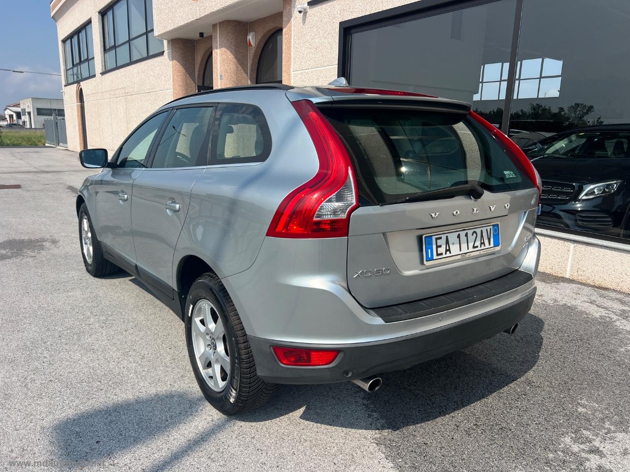 VOLVO XC60 2.4 D 163CV AWD Geartronic Momentum MOLTO BEN TENUTA