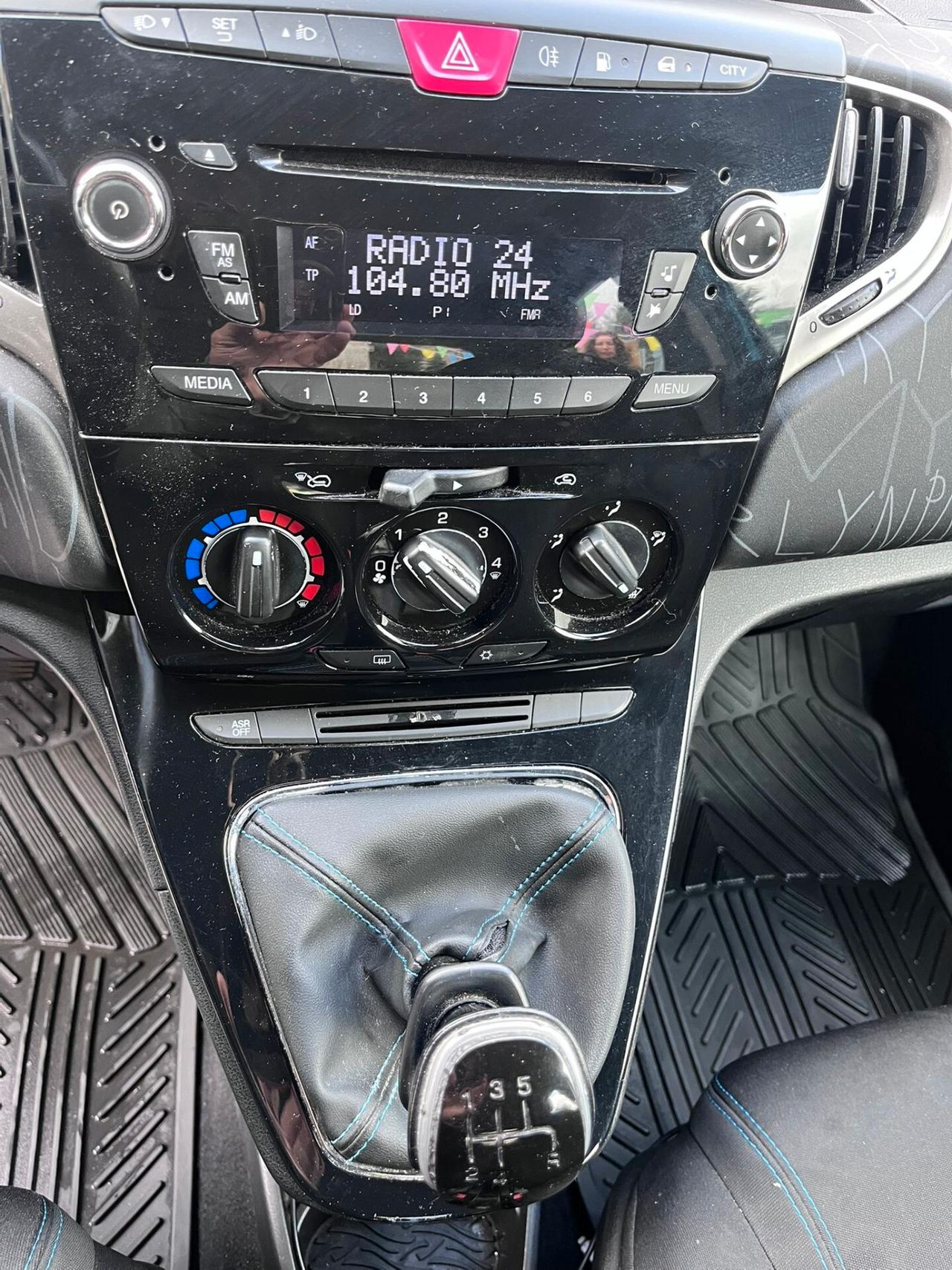 Lancia Ypsilon 0.9 TwinAir 85 CV Elefan/Blu-2013