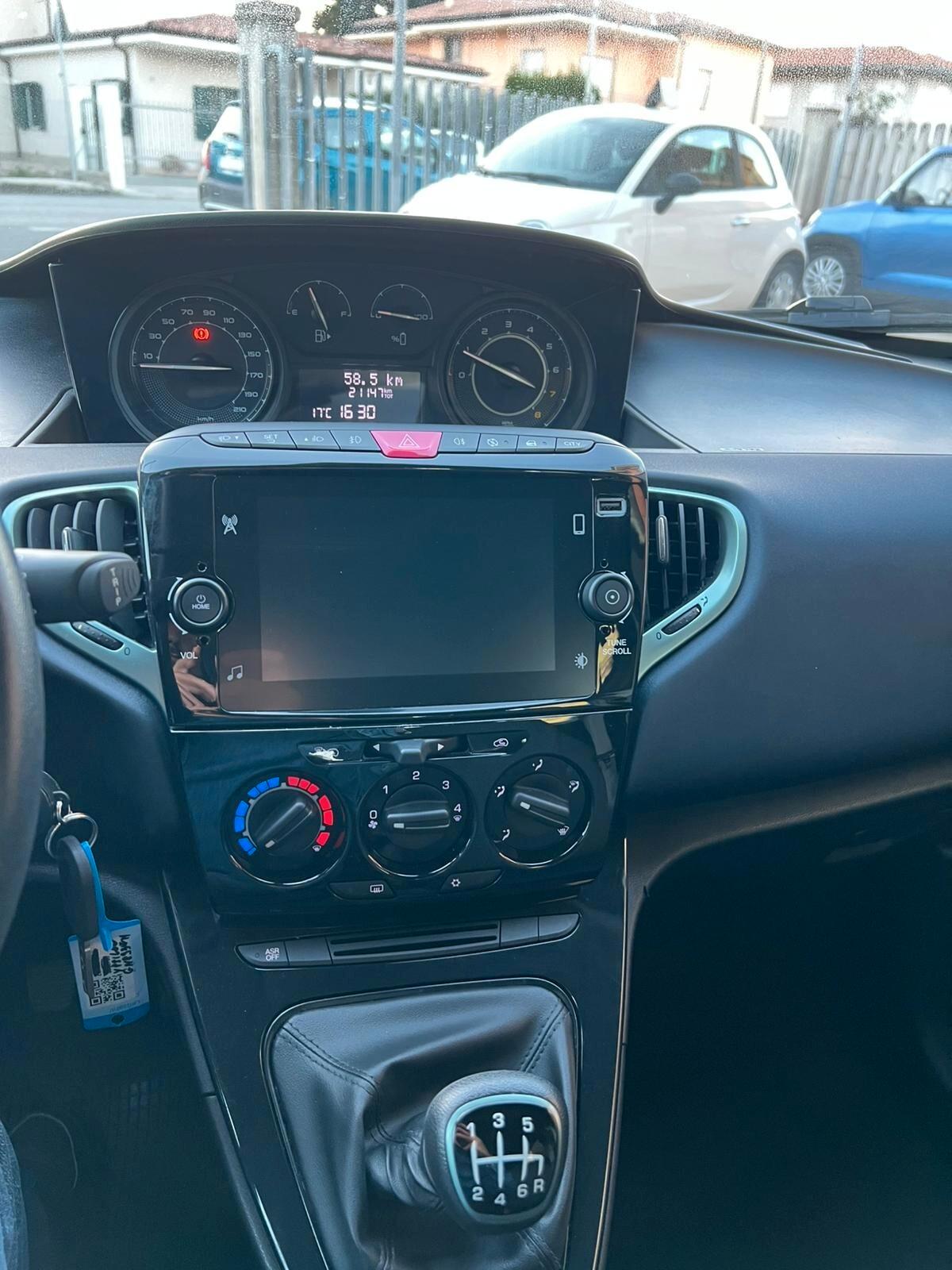 Lancia Ypsilon 1.0 FireFly 5 porte S&S Hybrid Gold