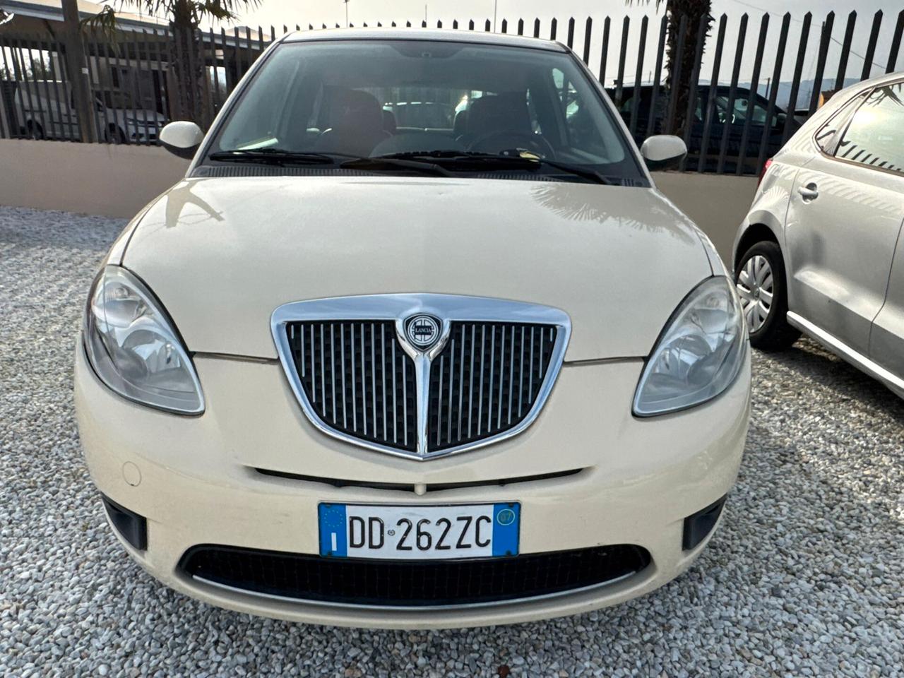 Lancia Ypsilon 1.3 MJT 90 CV Platino
