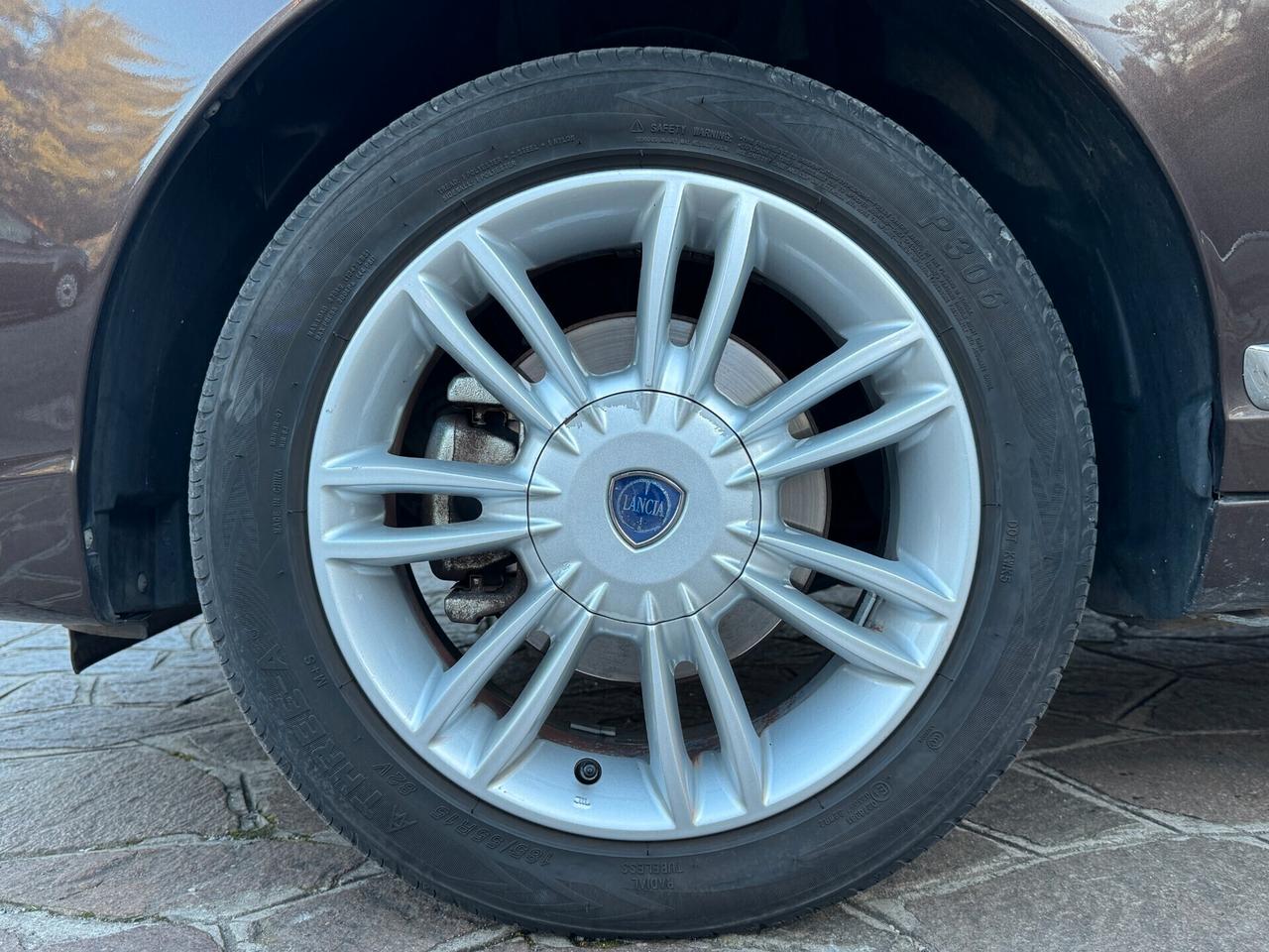 Lancia Ypsilon 1.2 69 CV Unyca