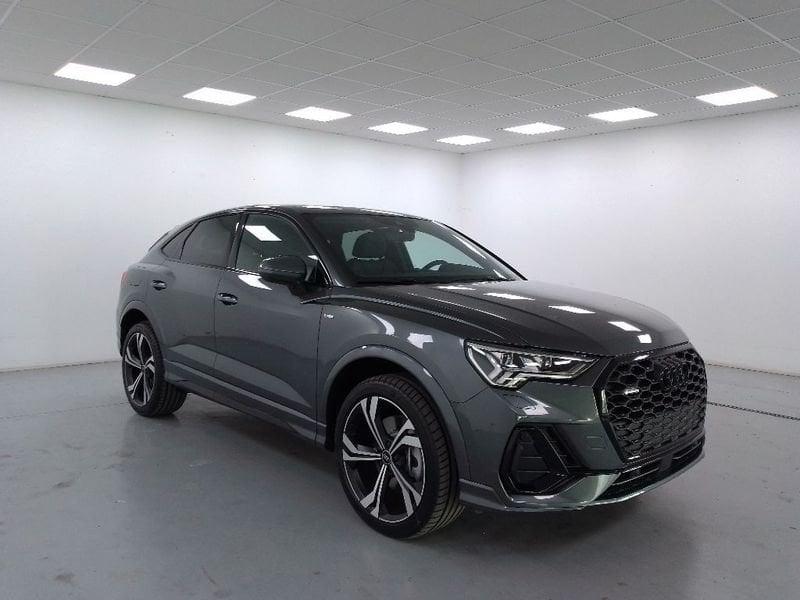 Audi Q3 Sportback 40 2.0 tdi Identity Black quattro 193cv s-tronic