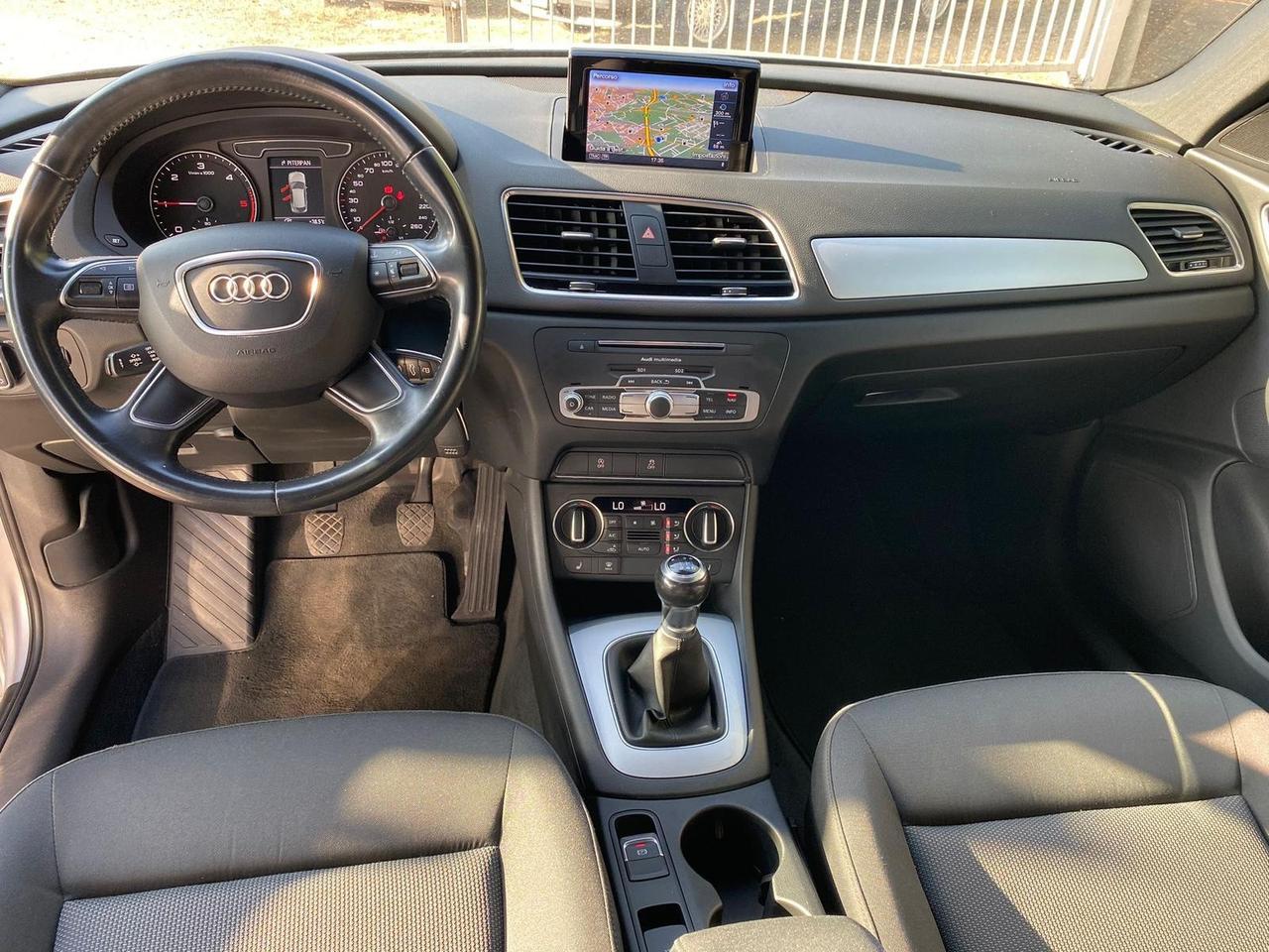 Audi Q3 2.0 TDI 120 CV business sport