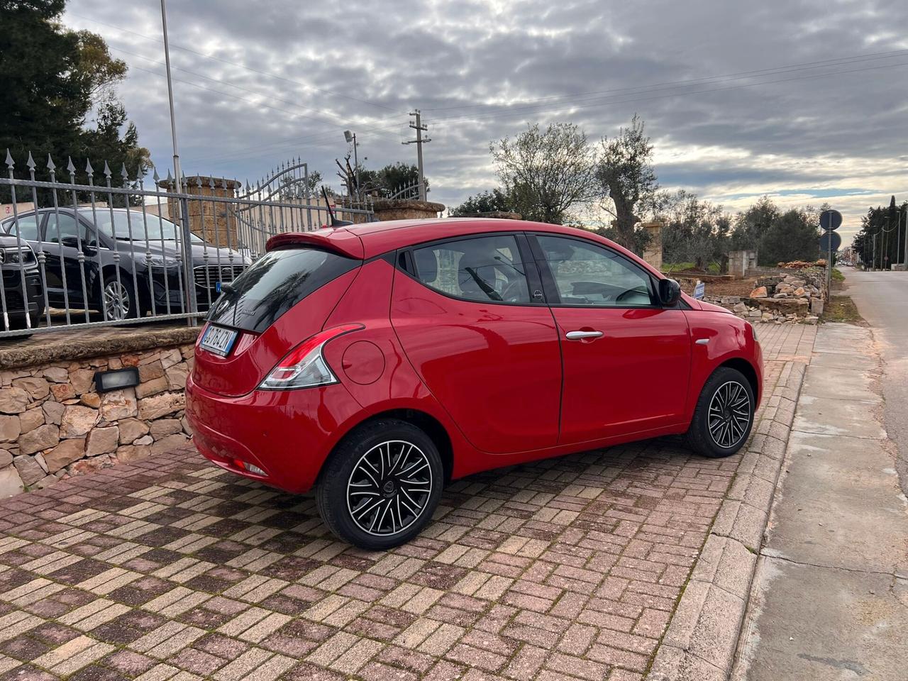 Lancia Ypsilon 1.0 FireFly 5 porte S&S Hybrid Ecochic Gold