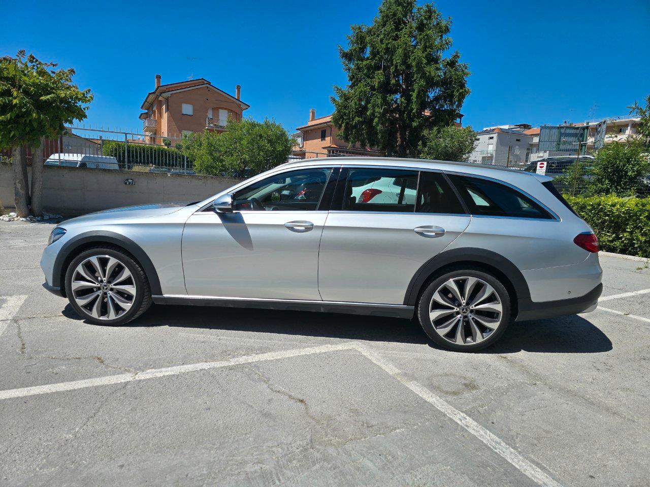 Mercedes E 220 D Premium 4Matic 9G-Tronic Plus Station Wagon All-Terrain