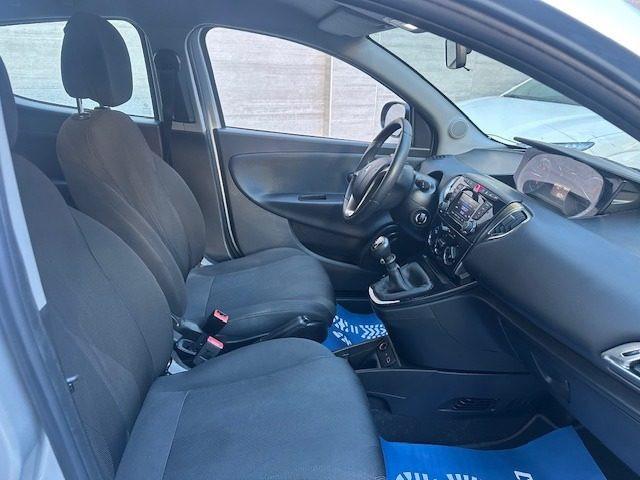 LANCIA Ypsilon 1.2 69 CV 5 porte Platinum