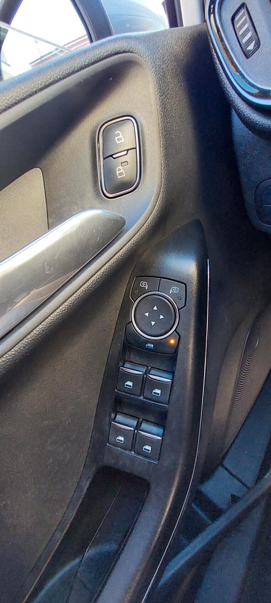 FIESTA 1,1 BENZINA NEW MODEL 86 CV X NEOPATENTATI NAVIGATORE TELEFONO LEGA STRAFULL