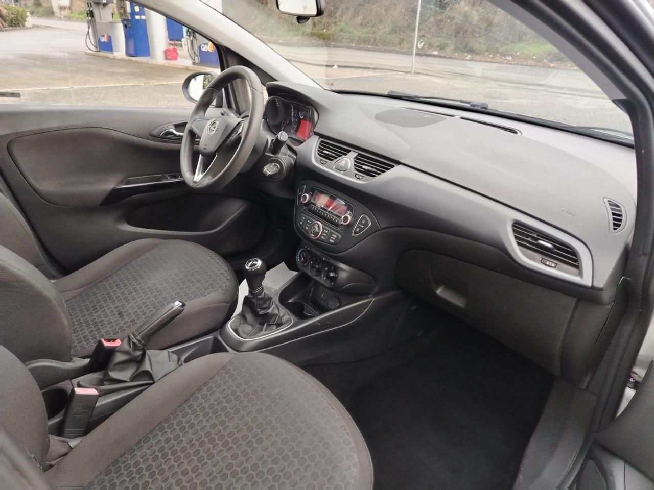 Opel Corsa 1.2 5 porte per NEOPATENTATI