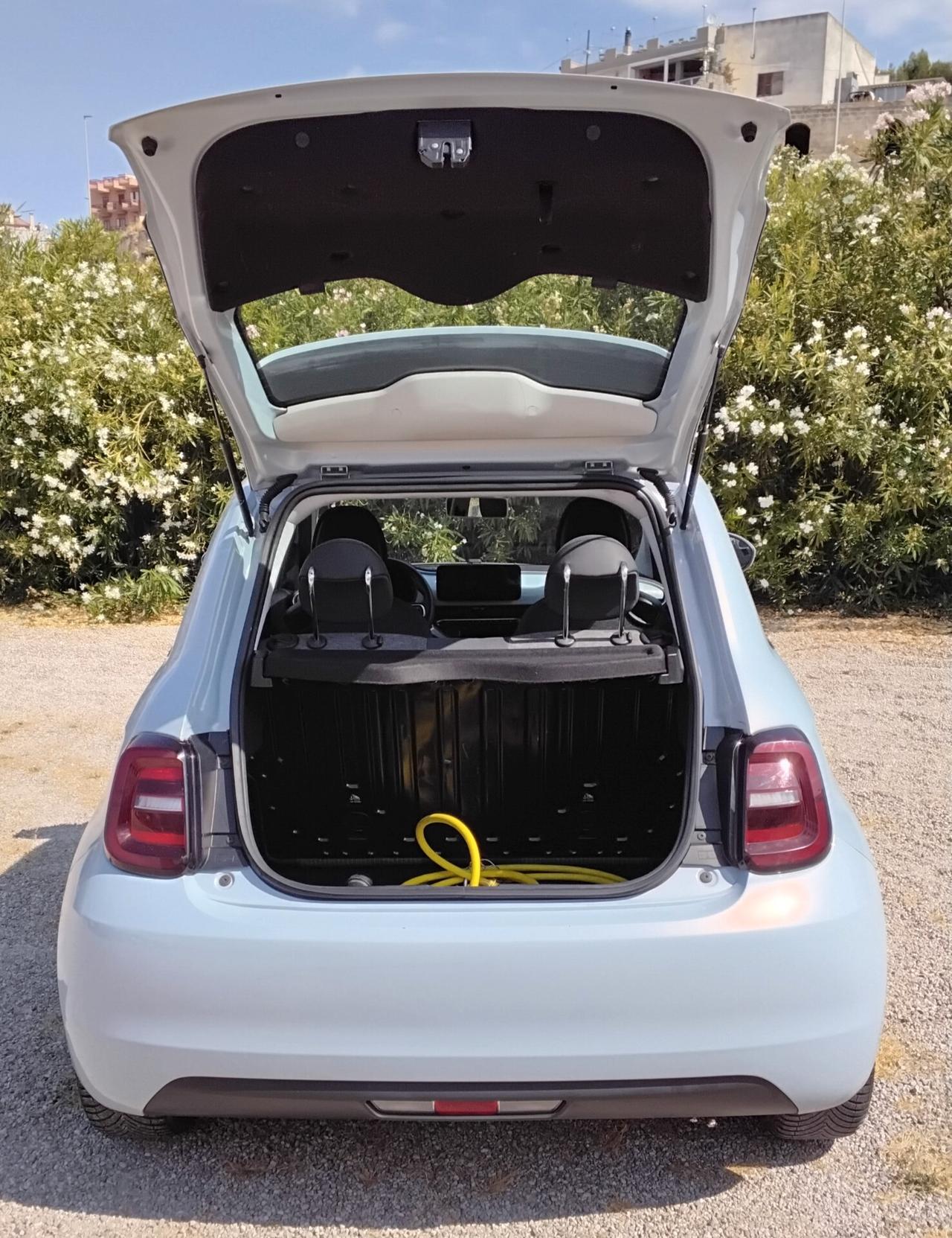 Fiat 500 500e Berlina 42 kWh La Prima