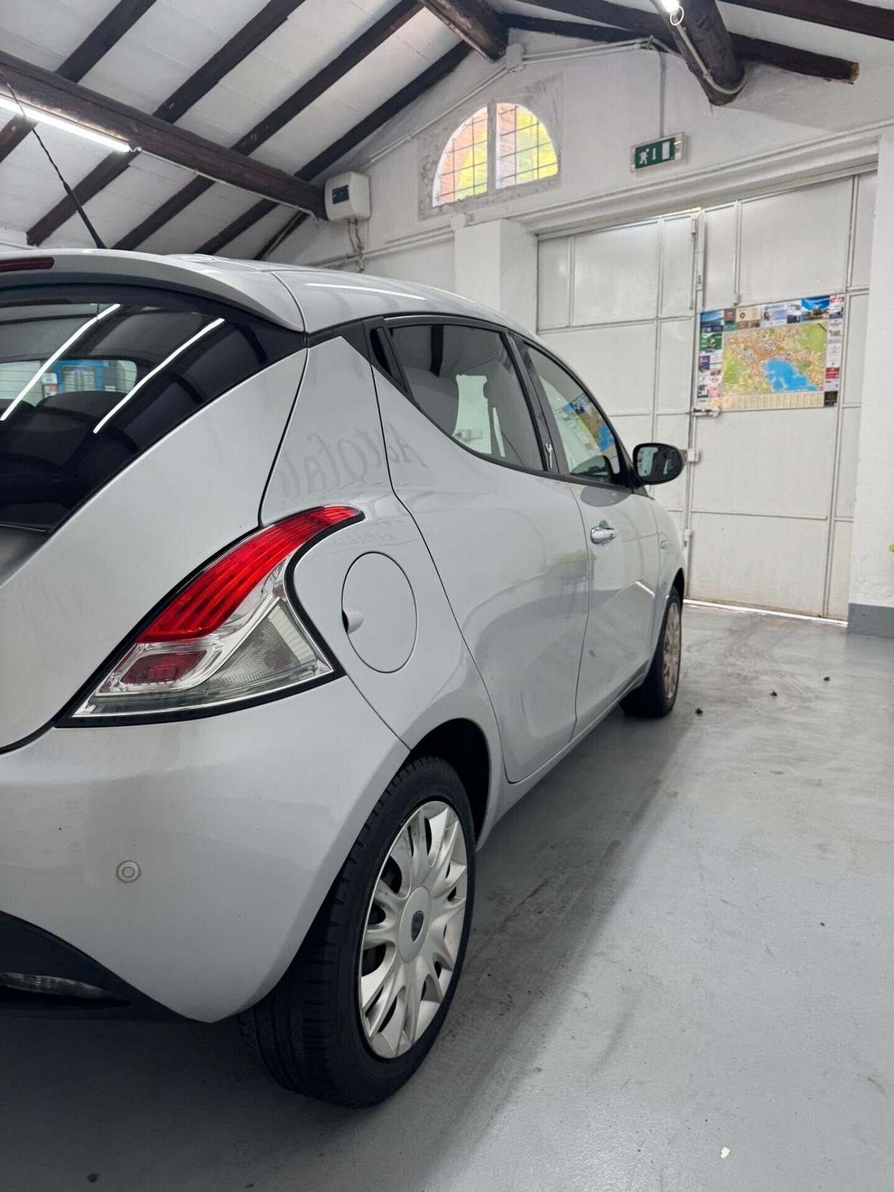 Lancia Ypsilon 1.2 69 CV 5 porte Platinum