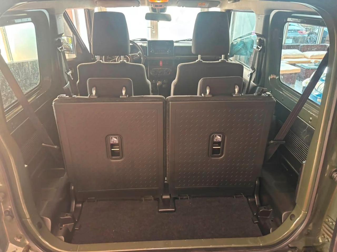 Suzuki Jimny 1.5 5MT Top