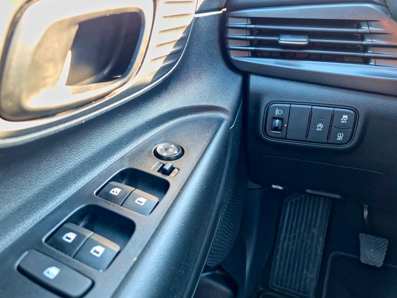 Hyundai i20 1.2 MPI MT Connectline 2025-6E Manuale NEO