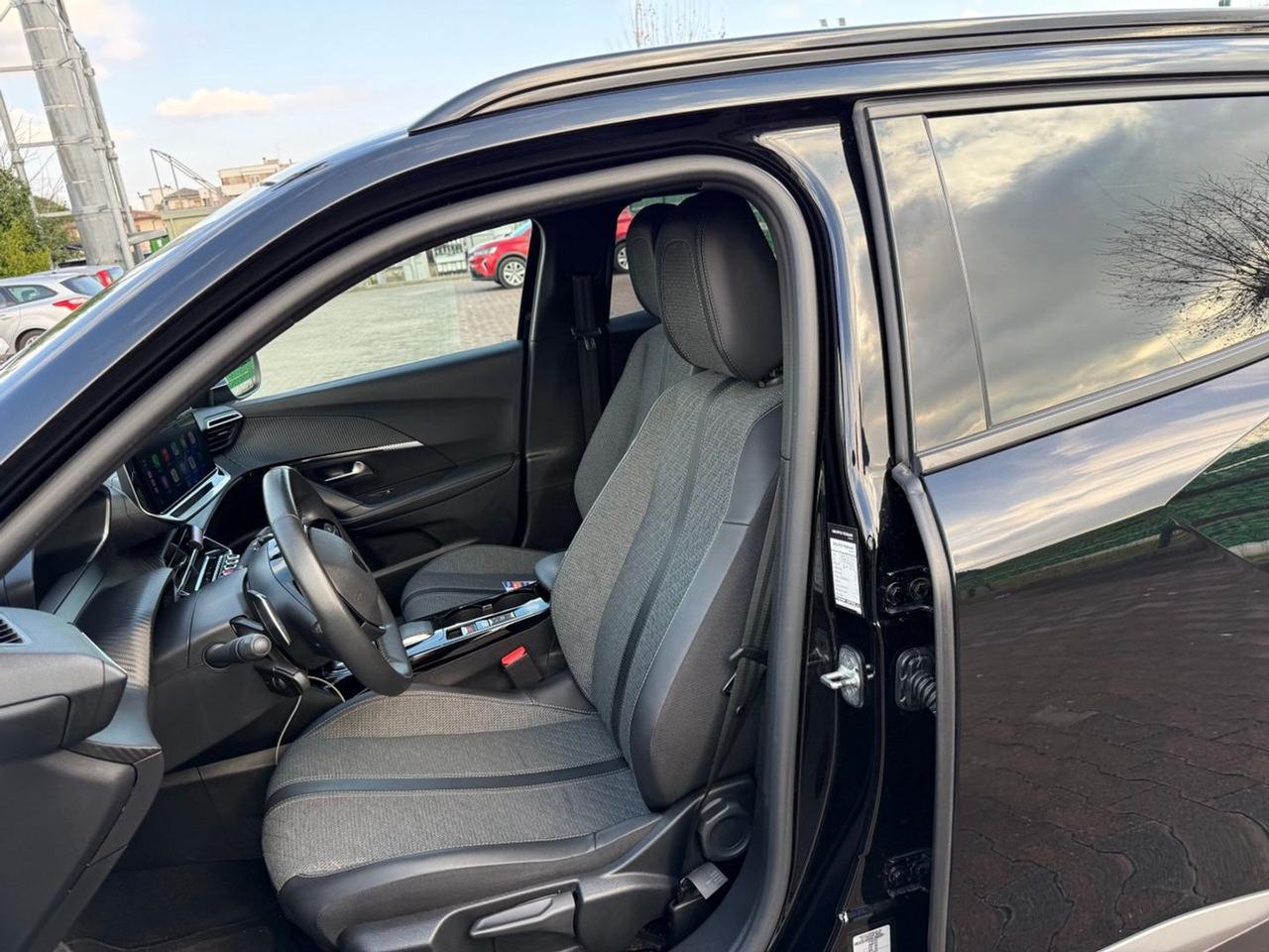 Peugeot 2008 PureTech 130 #9111