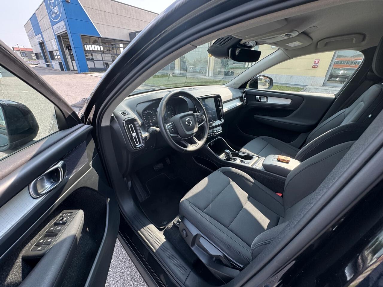 Volvo XC40 D4 AWD Momentum Pro 2.0 TDCi 190CV S&S