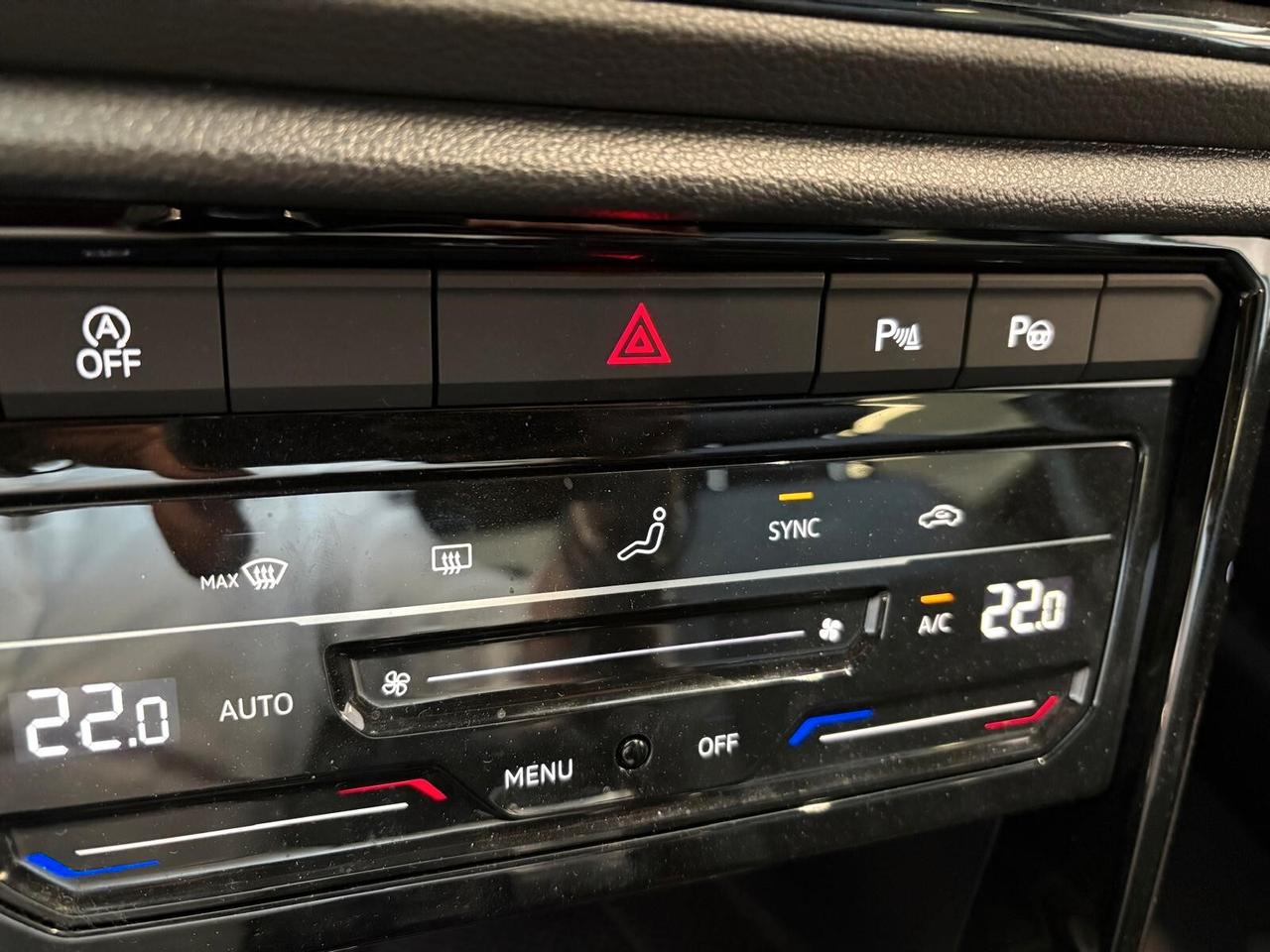 Volkswagen T-Roc R LINE 1.5 TSI ACT DSG UNICO PR.