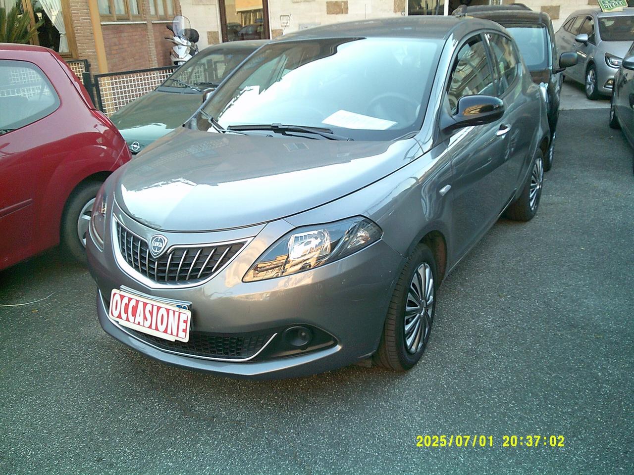 Lancia Ypsilon 1.0 FireFly 5 porte S&S Hybrid Silver