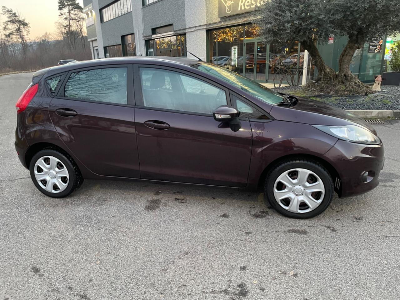 Ford Fiesta 1.2 82 CV 5 porte Titanium * Neo patentati *