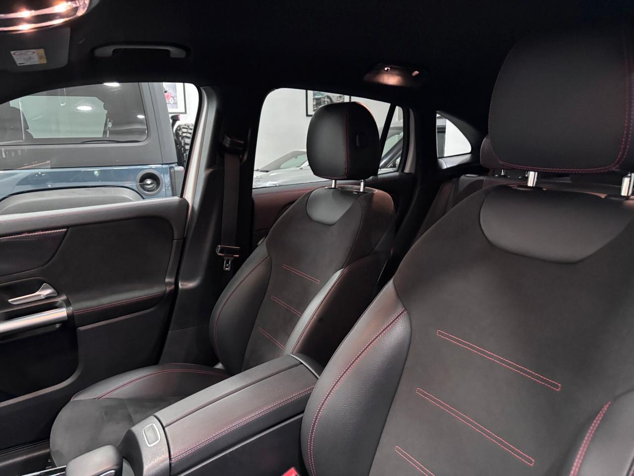 MERCEDES-BENZ GLA200D PREMIUM AMG NAVI-LED