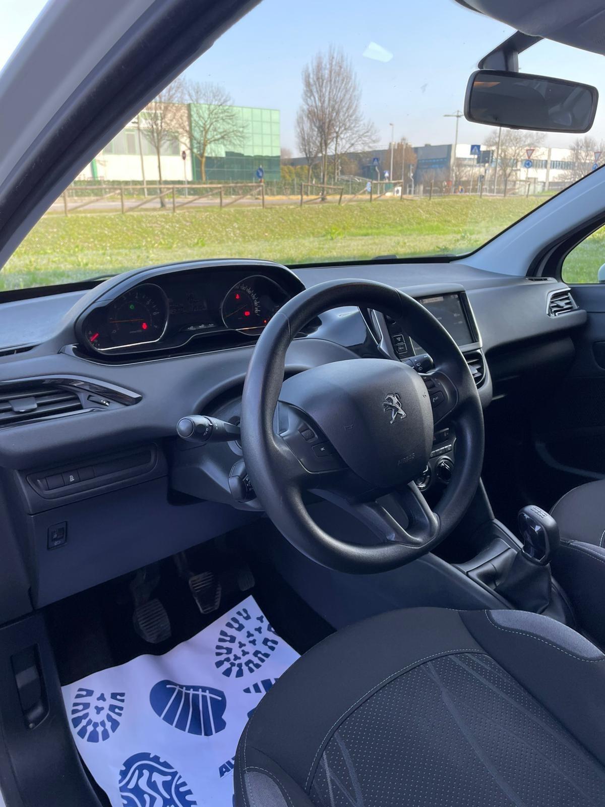 Peugeot 208 1.2 Neopatentati Finanziabile