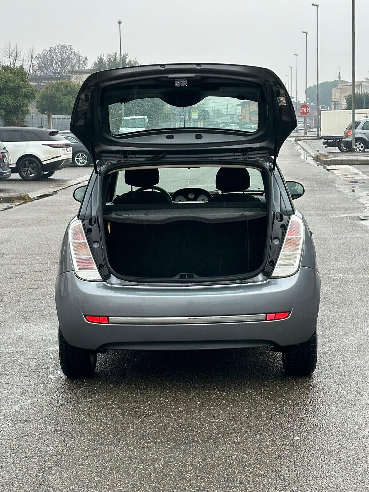 Lancia Ypsilon 1.3 MJT 75 CV Unyca