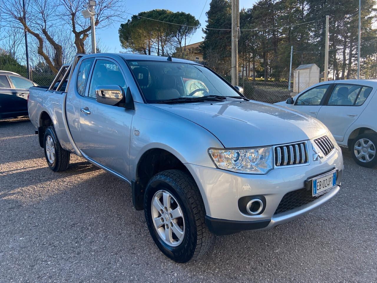 Mitsubishi L200 4 posti/Gancio ( Motore Nuovo)