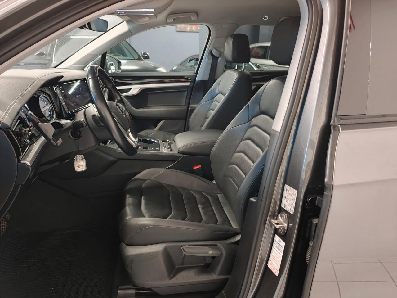 Volkswagen Touareg 3.0 V6 TDI Black Style Gancio Traino Iva