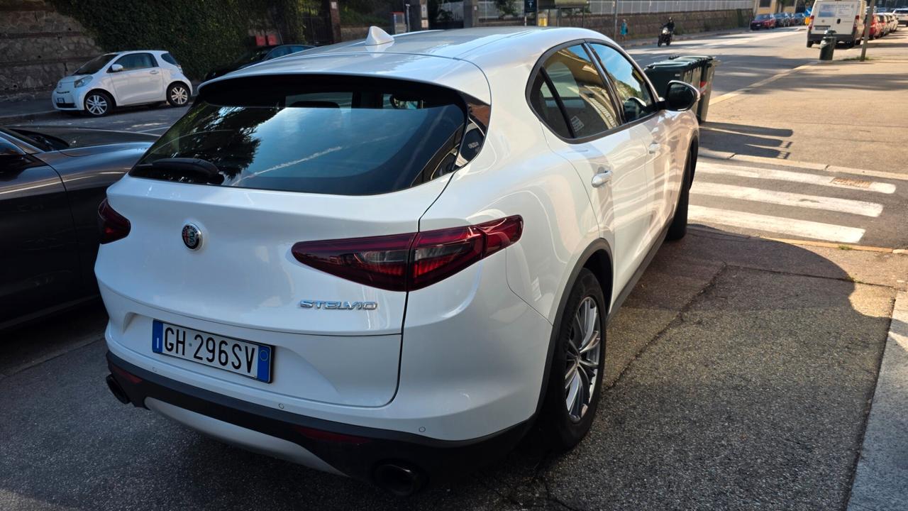 Alfa Romeo Stelvio 2.2 Turbodiesel 160 CV AT8 RWD Business