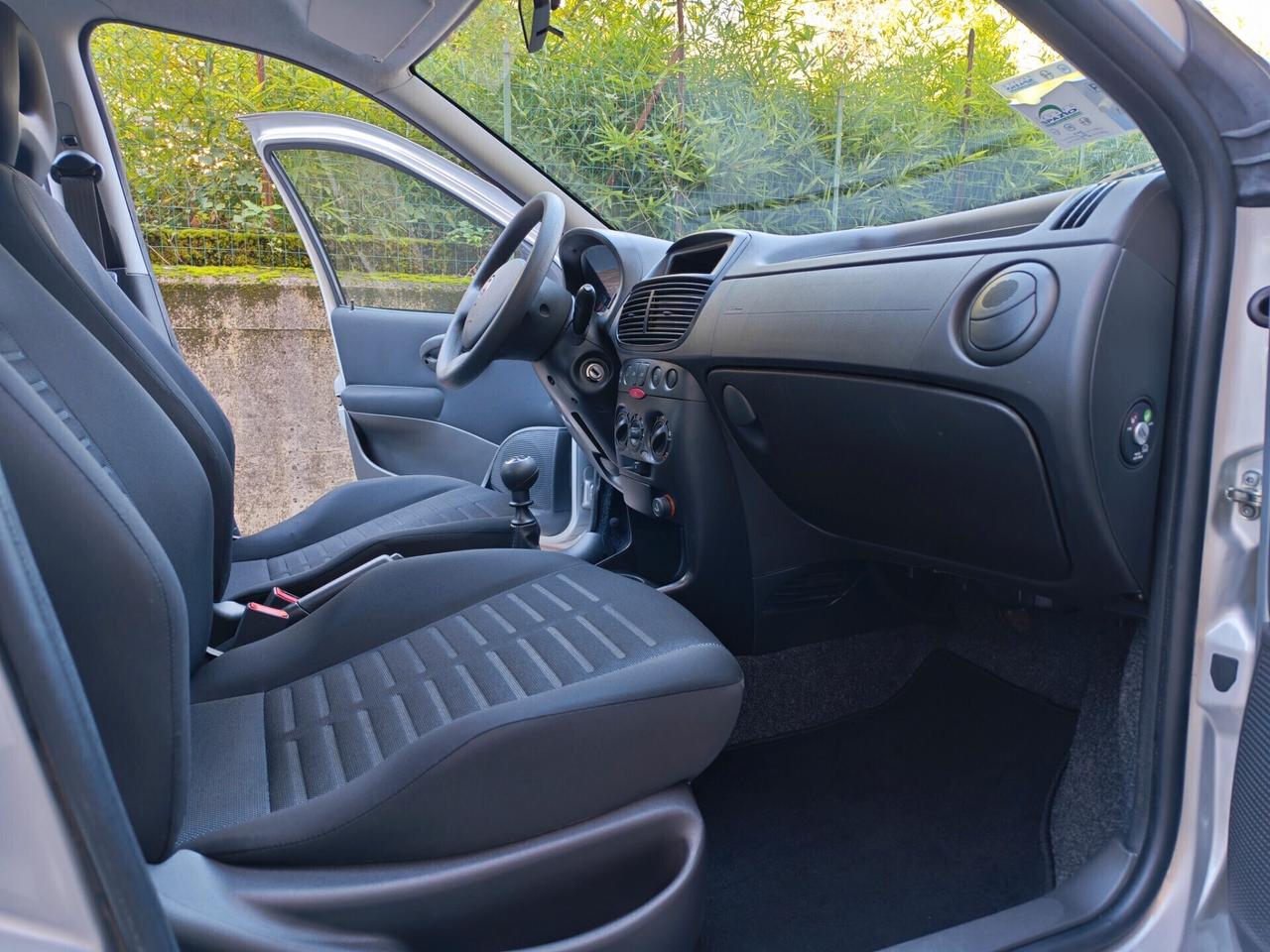 Fiat Punto 1.2 BENZINA 60cv / 30.630km / Unipro