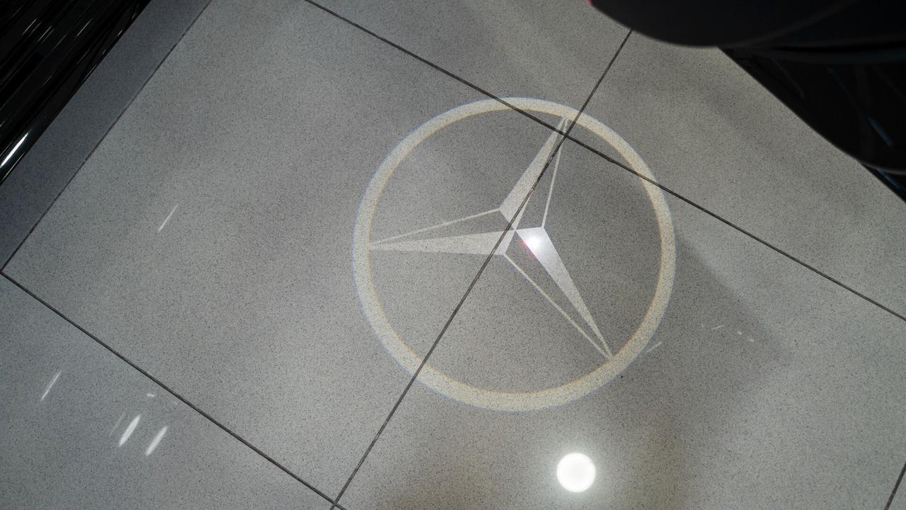Mercedes-benz A 180 D PREMIUM PLUS AMG TETTO PACK LUCI XENO NAVI FULL OPTIONAL
