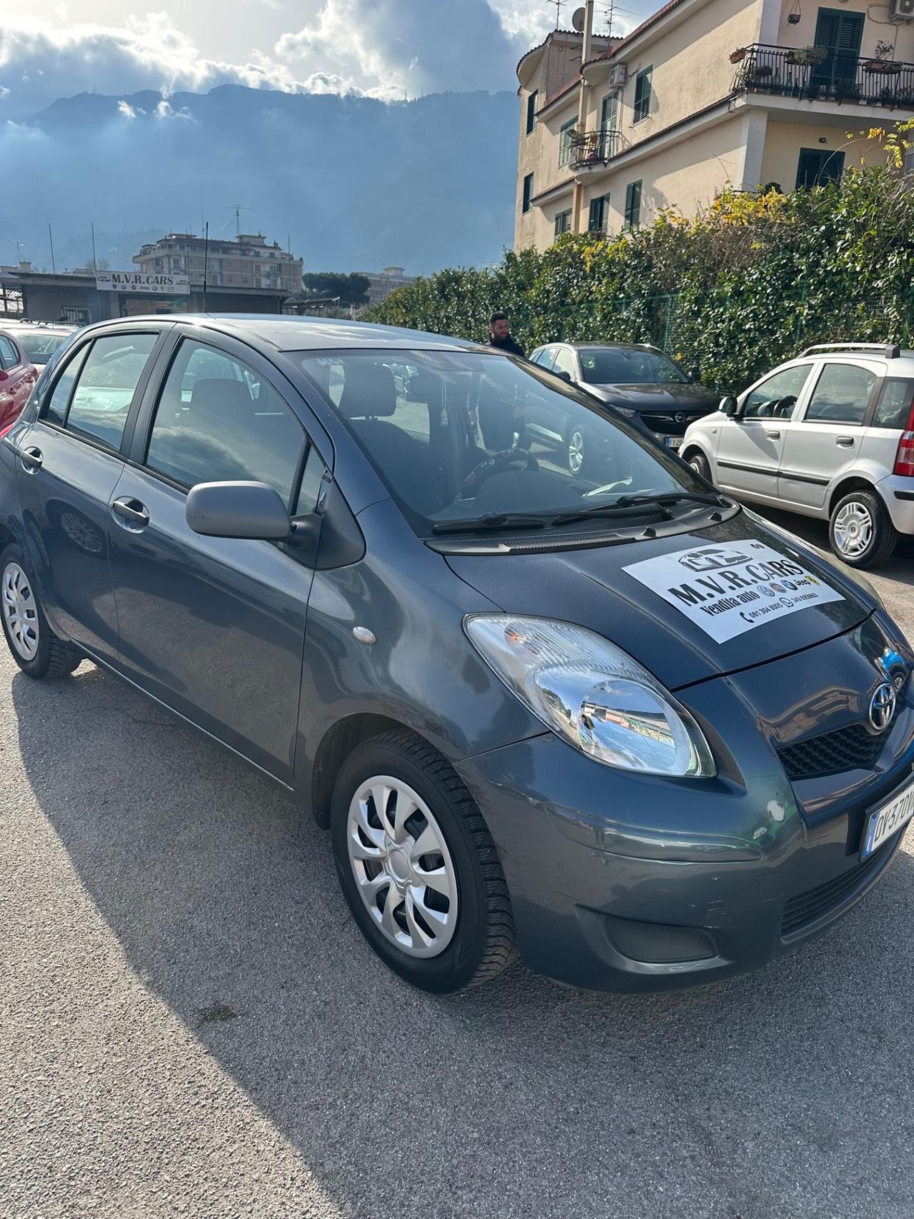 Toyota Yaris 1.0 5 porte Luxury pack