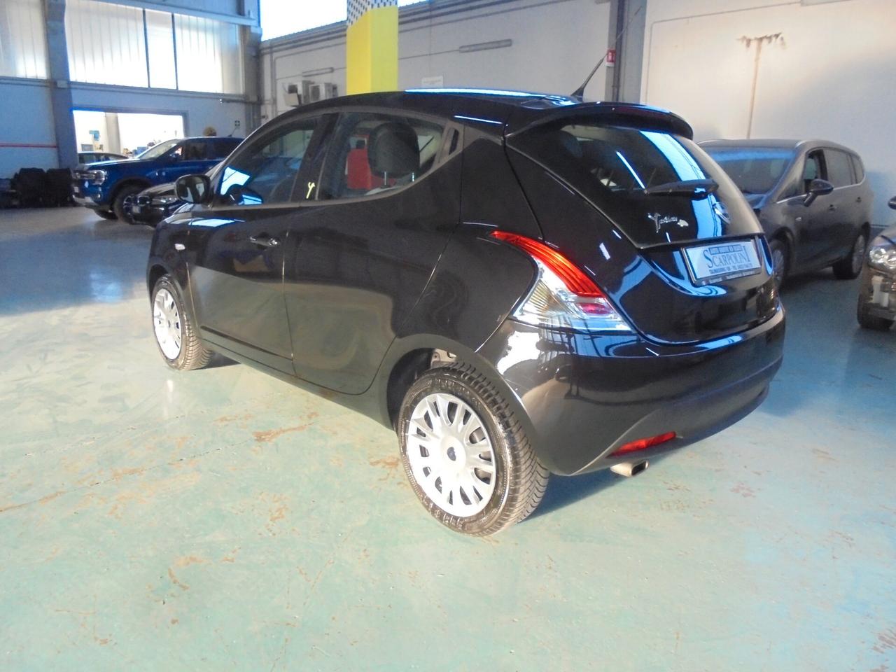 Lancia Ypsilon 1.2 69 CV 5 porte Elefantino NEOPATENTATI